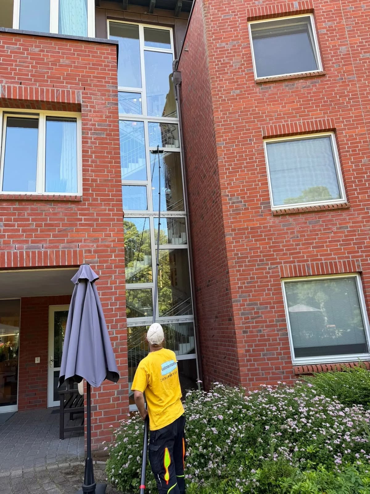 Fensterreinigung am Wohnhaus – Blitz Gebäudereinigung im Einsatz